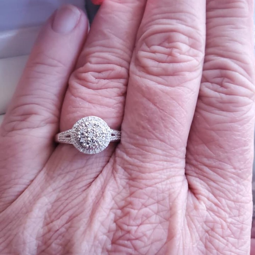 Beautify 1/10th carat diamond ring